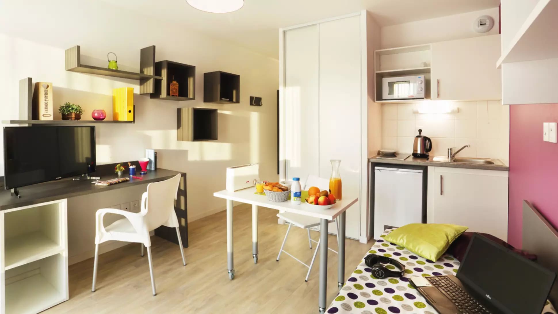 Vue cuisine studio en résidence LMNP étudiante Eurotéléport à Roubaix